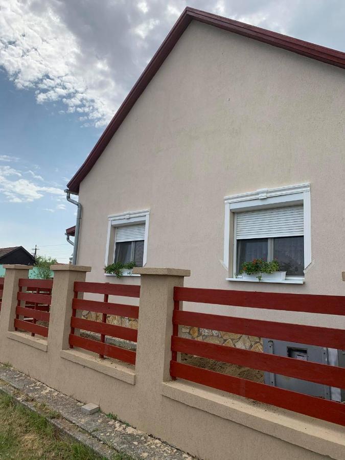 Magic Vendégház Abádszalók Exterior foto